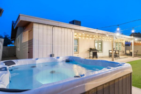 Sanctuary W Hot Tub, Fire Pit, & Dog Friendly